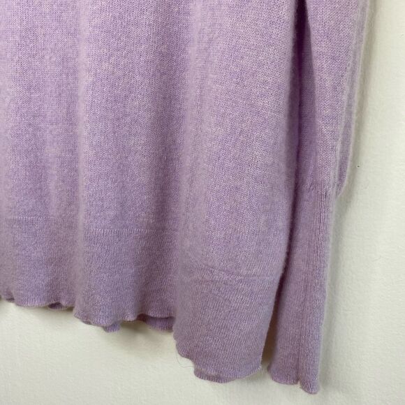 Halogen 100% Cashmere Lilac Relaxed fit V neck Sweater
Size Medium - Picture 8 of 12